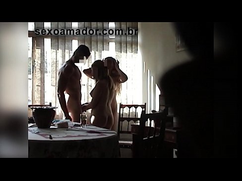❤️ Sexvänner bjuder in en gigantisk man och en trekant med honom ❤ Pornvideo at us ❌